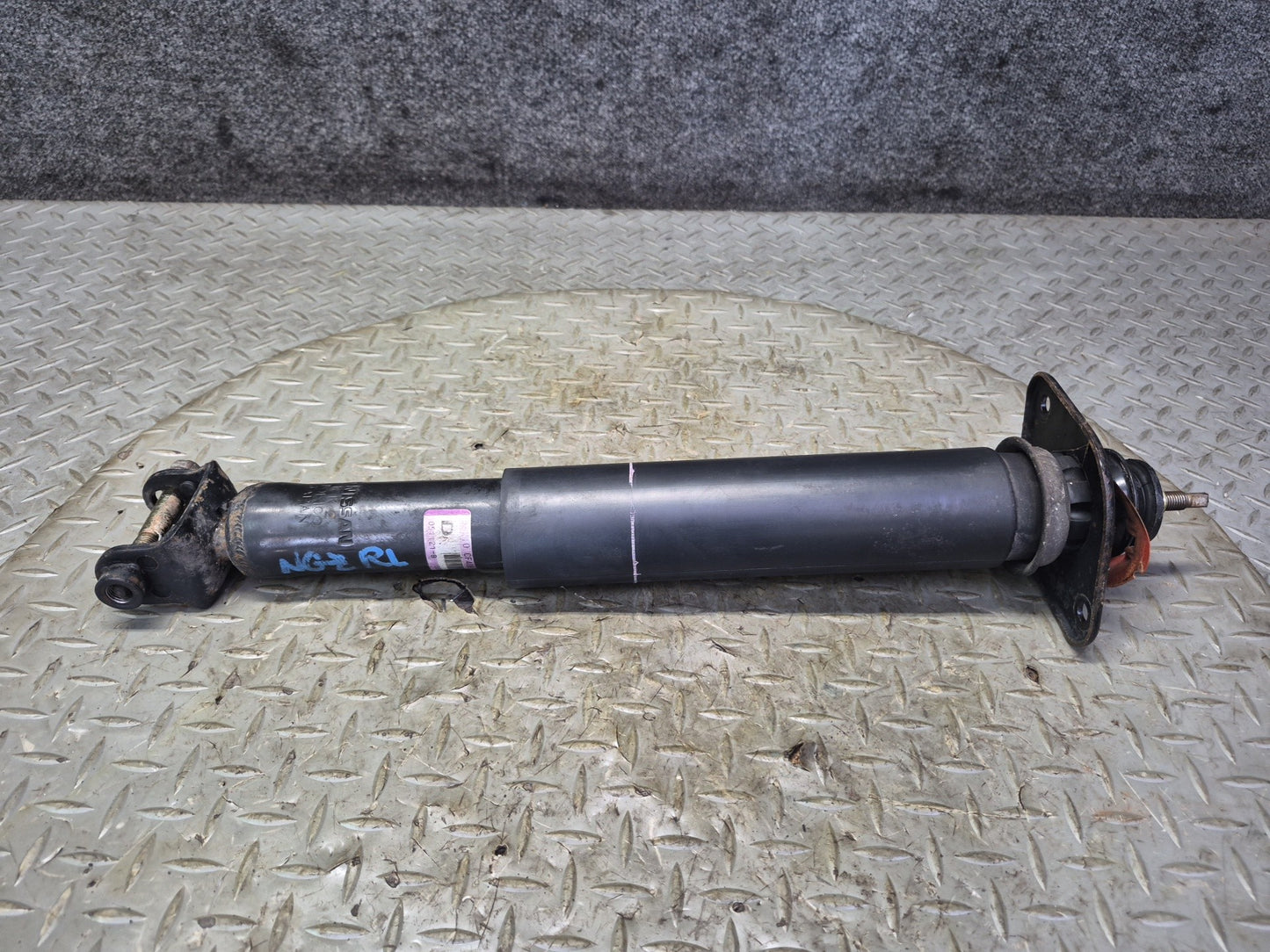 06-09 Nissan 350Z Z33 Set of 2 Rear Left & Right Strut Shock Absorber OEM