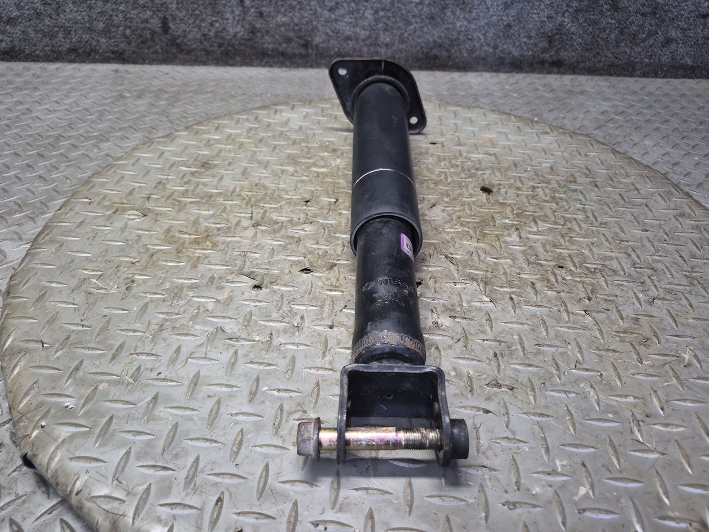 06-09 Nissan 350Z Z33 Set of 2 Rear Left & Right Strut Shock Absorber OEM
