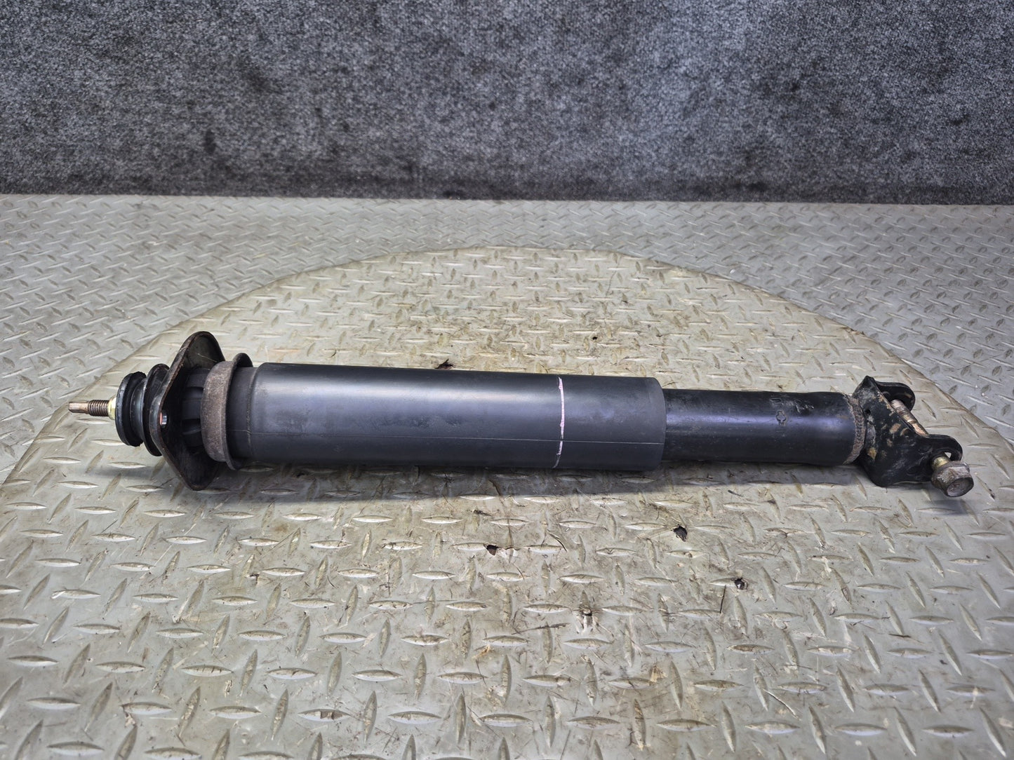 06-09 Nissan 350Z Z33 Set of 2 Rear Left & Right Strut Shock Absorber OEM