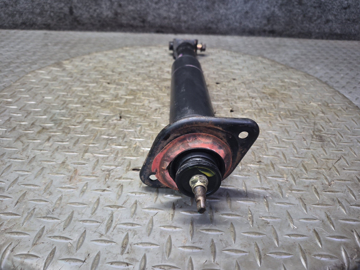 06-09 Nissan 350Z Z33 Set of 2 Rear Left & Right Strut Shock Absorber OEM