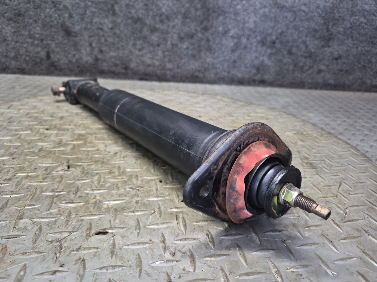 06-09 Nissan 350Z Z33 Set of 2 Rear Left & Right Strut Shock Absorber OEM