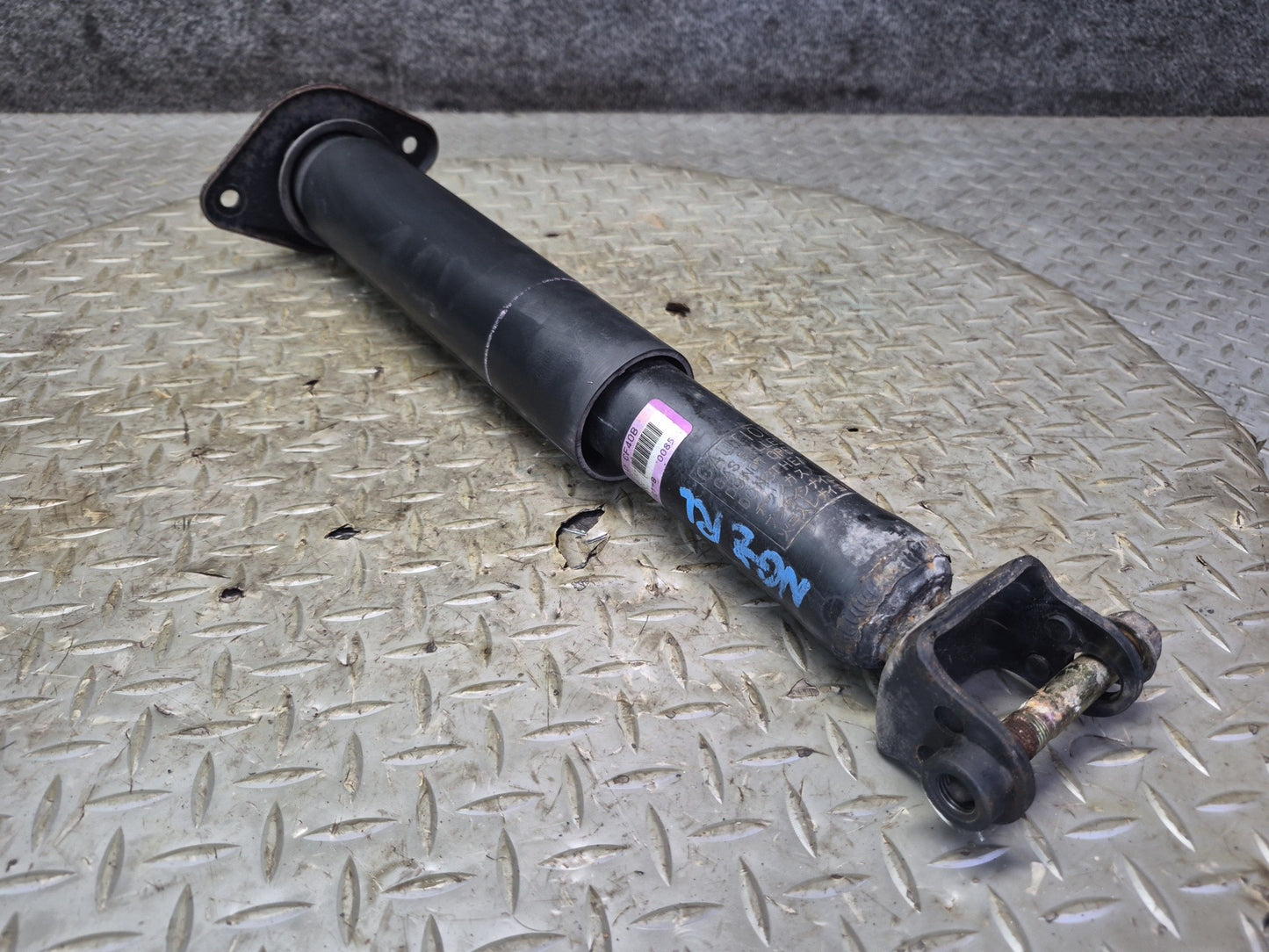 06-09 Nissan 350Z Z33 Set of 2 Rear Left & Right Strut Shock Absorber OEM