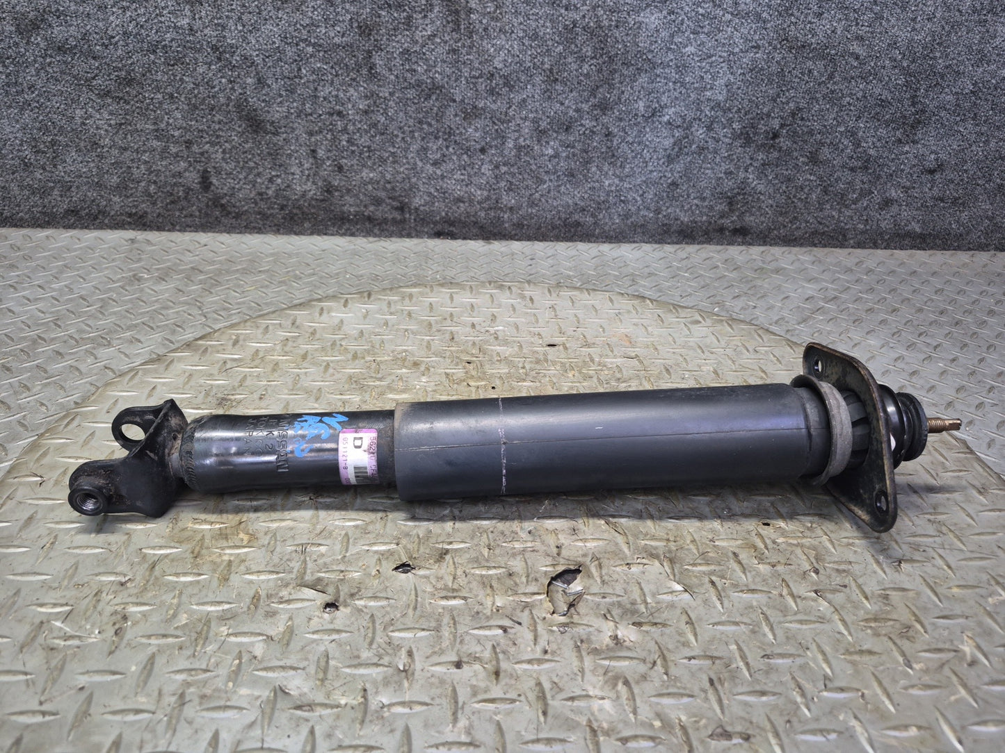 06-09 Nissan 350Z Z33 Set of 2 Rear Left & Right Strut Shock Absorber OEM