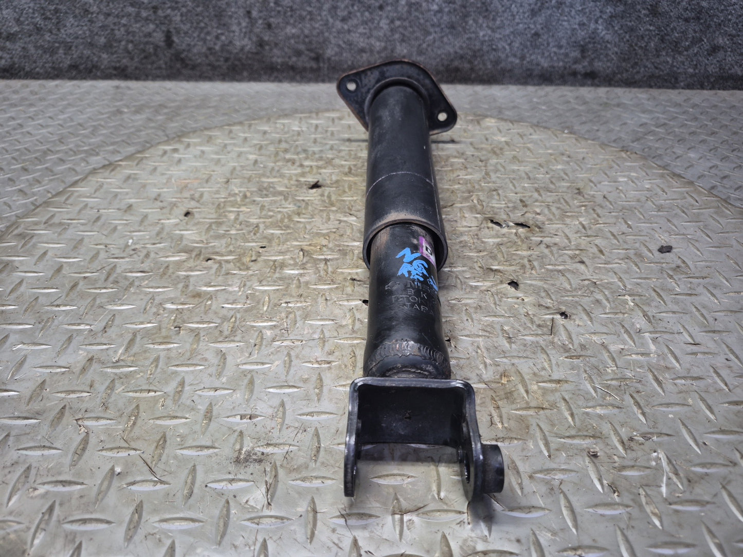 06-09 Nissan 350Z Z33 Set of 2 Rear Left & Right Strut Shock Absorber OEM
