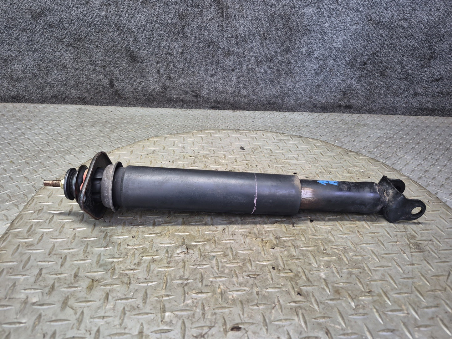 06-09 Nissan 350Z Z33 Set of 2 Rear Left & Right Strut Shock Absorber OEM