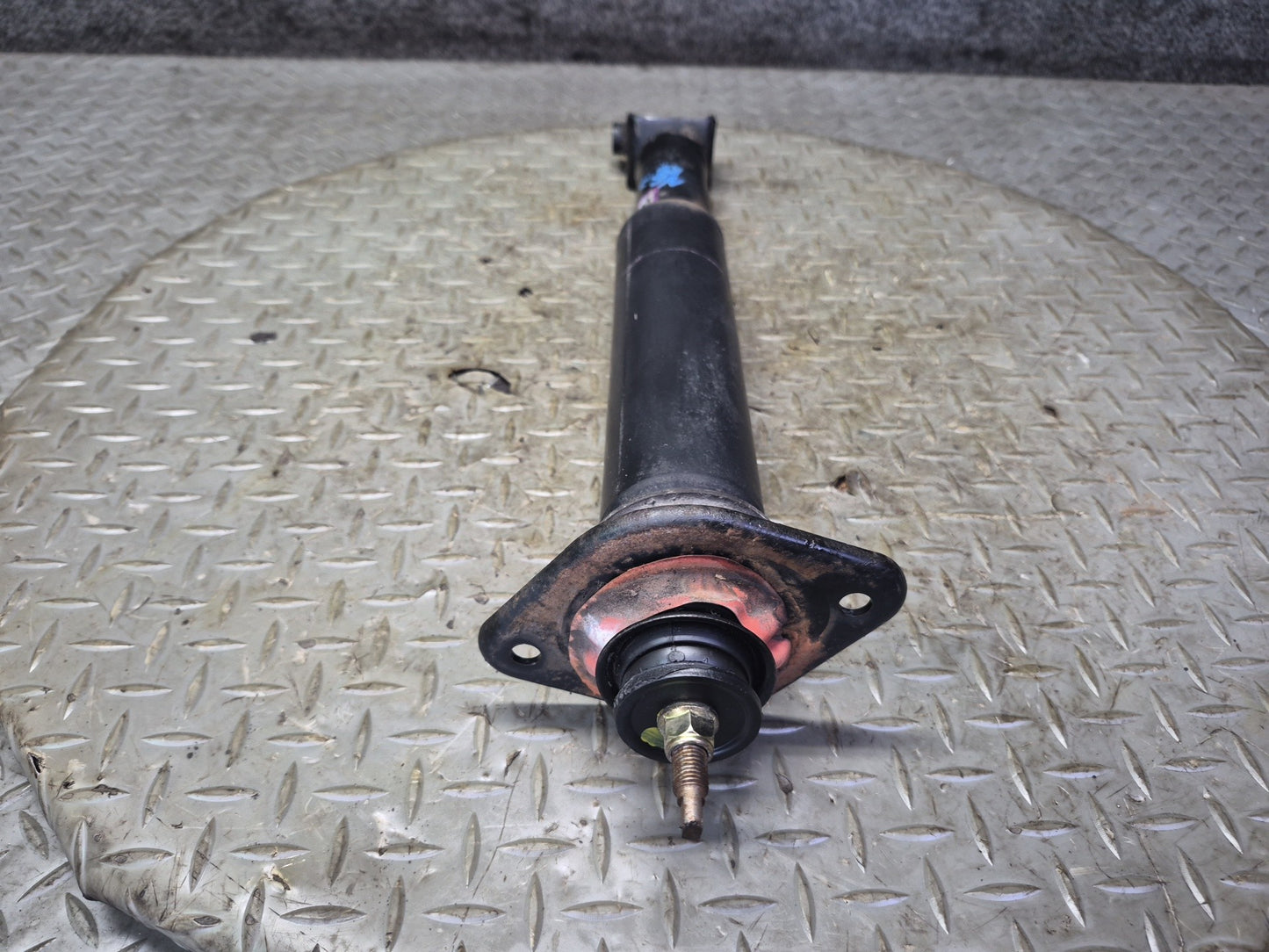06-09 Nissan 350Z Z33 Set of 2 Rear Left & Right Strut Shock Absorber OEM