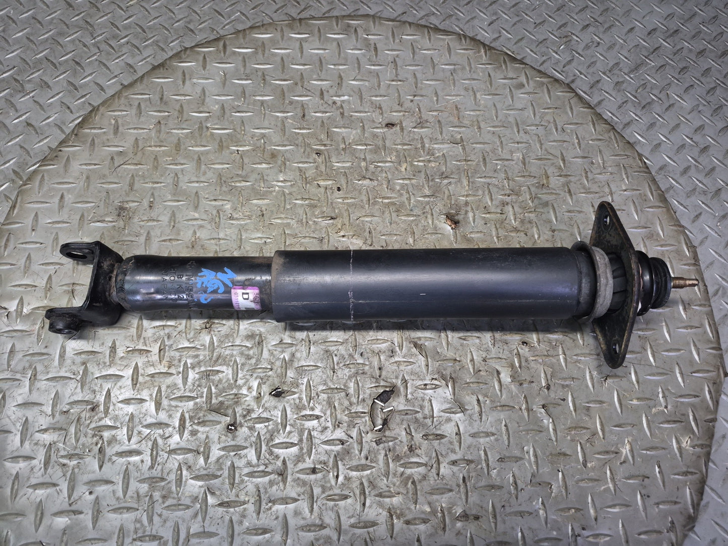 06-09 Nissan 350Z Z33 Set of 2 Rear Left & Right Strut Shock Absorber OEM
