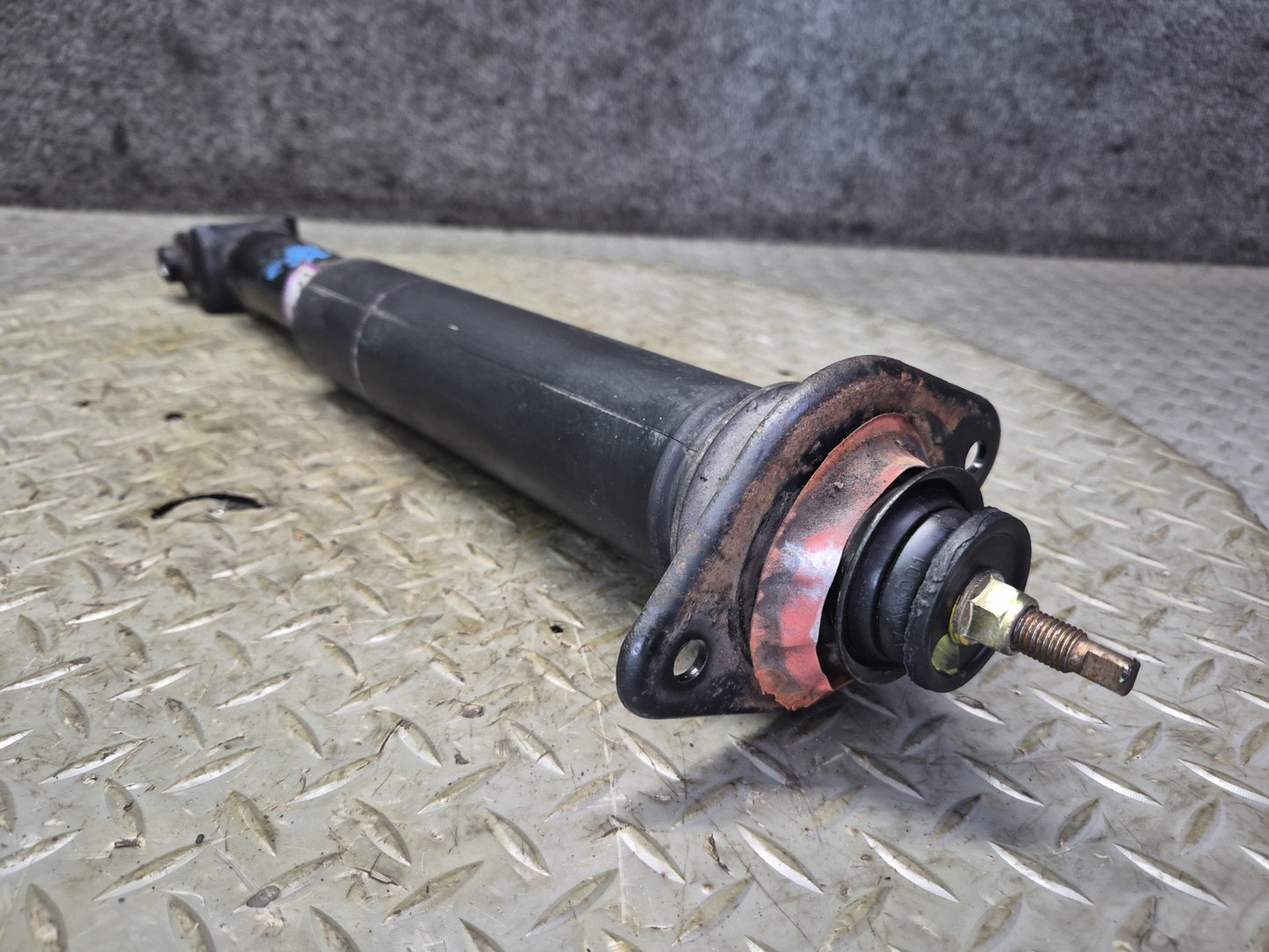 06-09 Nissan 350Z Z33 Set of 2 Rear Left & Right Strut Shock Absorber OEM