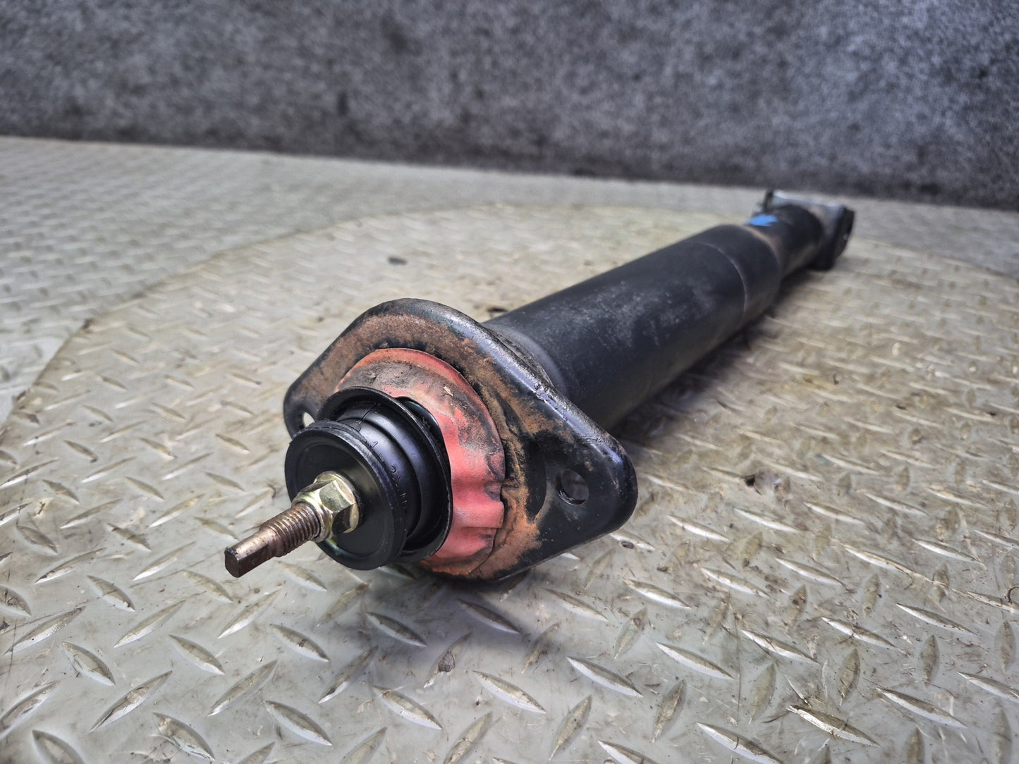 06-09 Nissan 350Z Z33 Set of 2 Rear Left & Right Strut Shock Absorber OEM