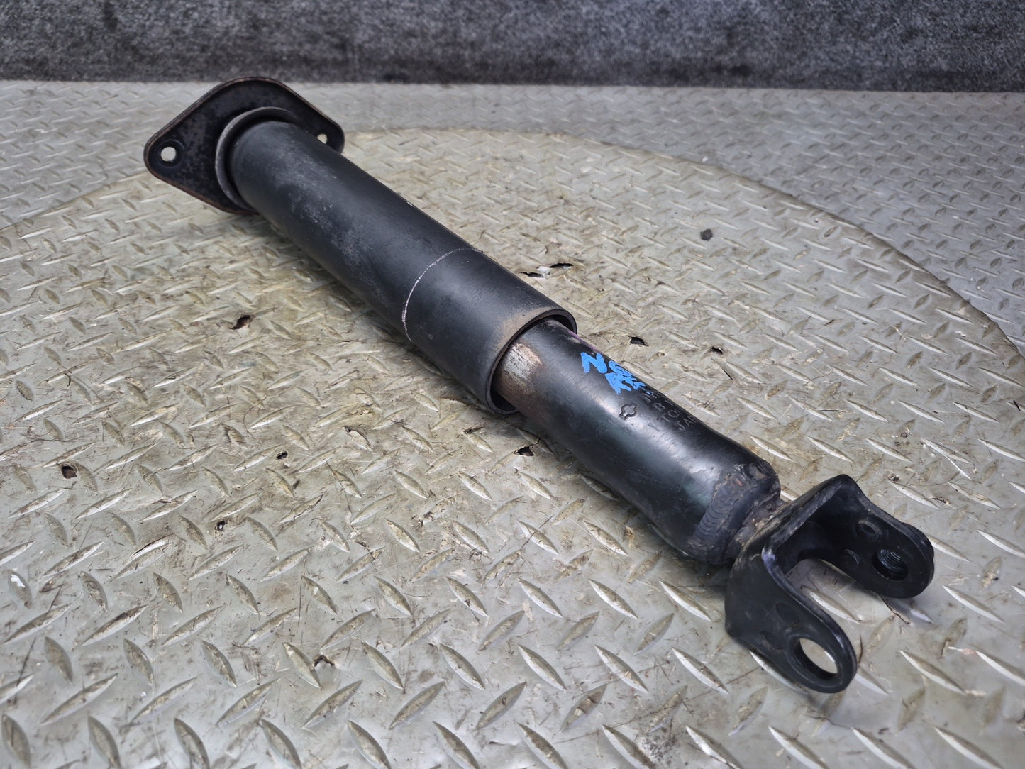 06-09 Nissan 350Z Z33 Set of 2 Rear Left & Right Strut Shock Absorber OEM