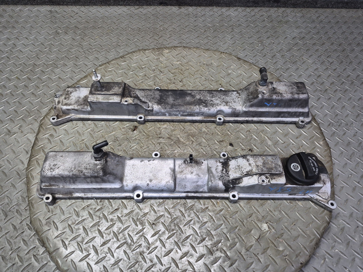 01-05 Lexus JCE10L IS300 3.0L 2JZGE Vvt-i Set of 2 Engine Valve Cover OEM