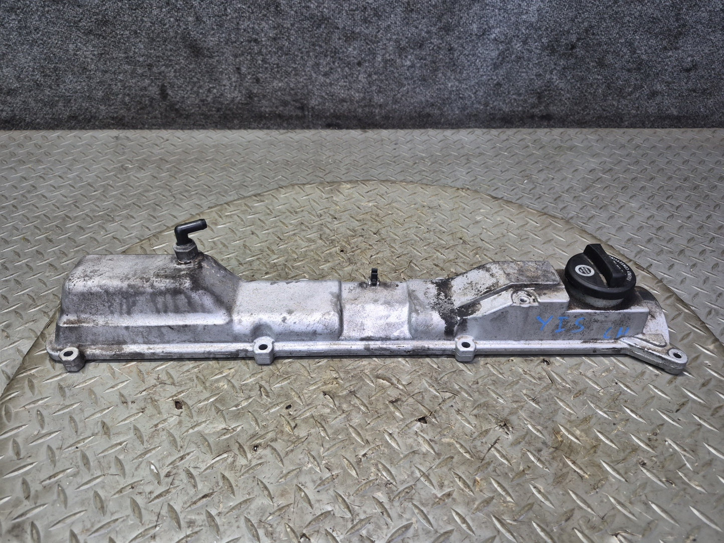 01-05 Lexus JCE10L IS300 3.0L 2JZGE Vvt-i Set of 2 Engine Valve Cover OEM