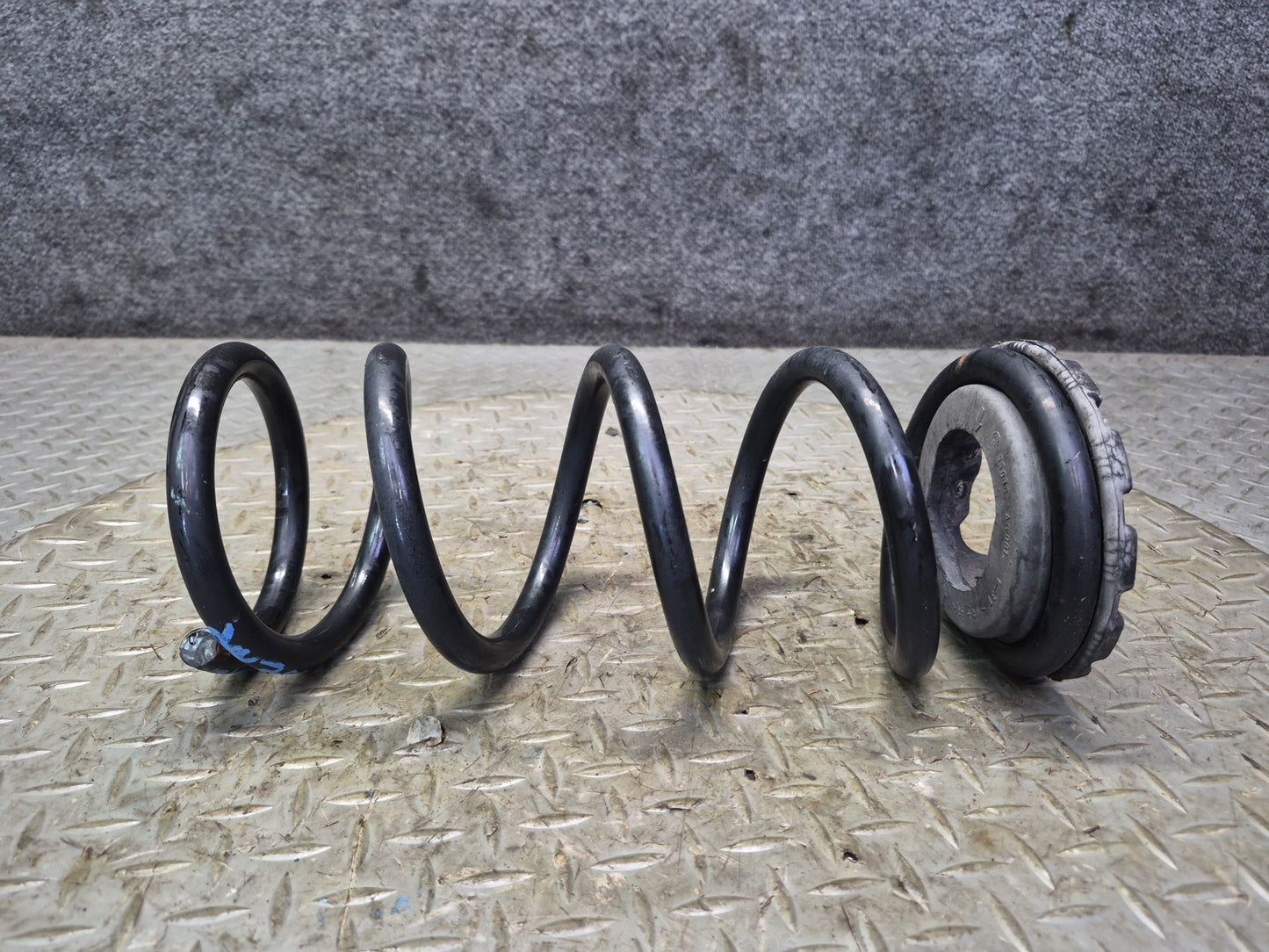 04-09 Nissan 350Z Z33 Convertible Set of 2 Rear Left & Right Coil Spring OEM