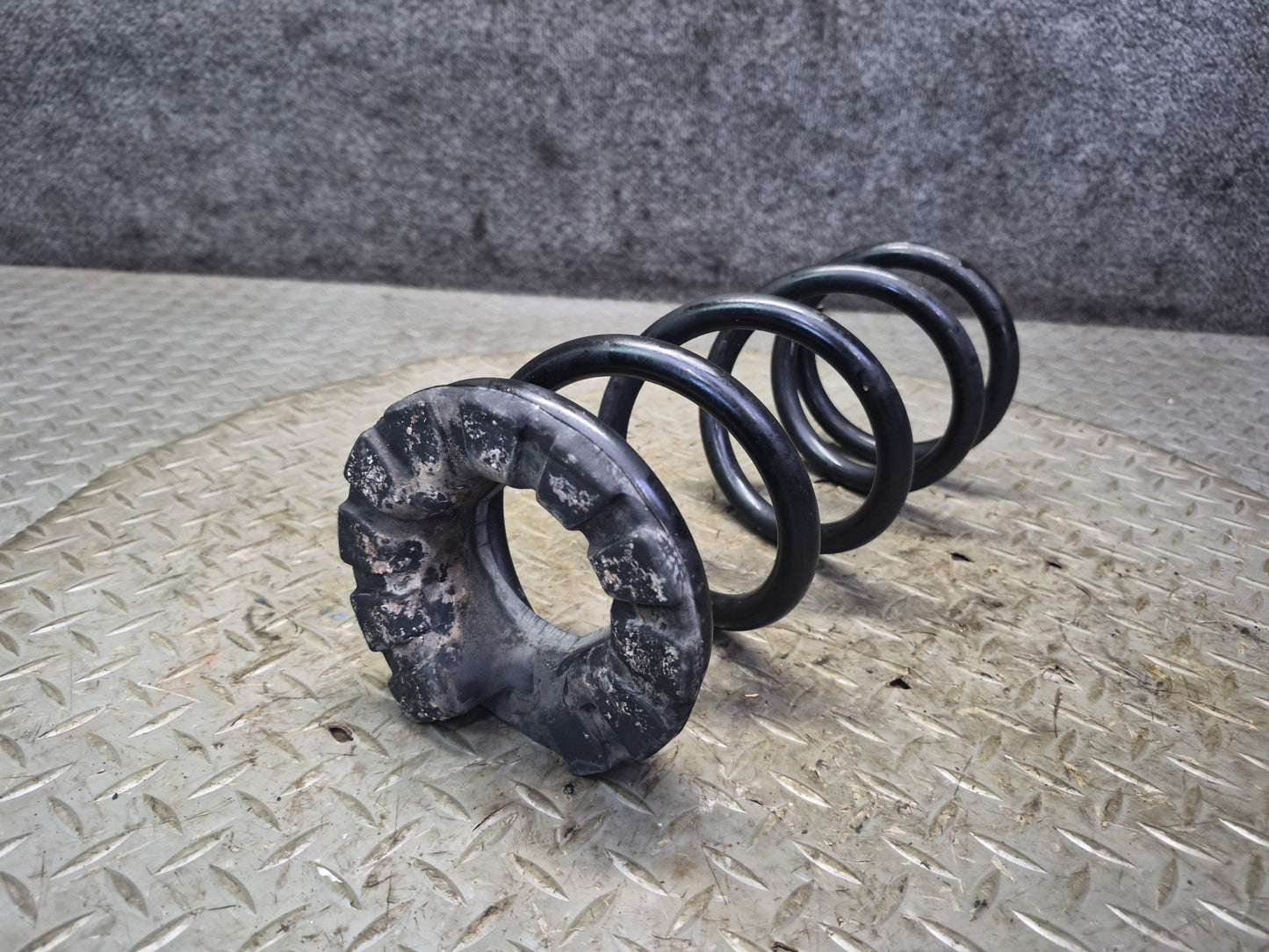 04-09 Nissan 350Z Z33 Convertible Set of 2 Rear Left & Right Coil Spring OEM