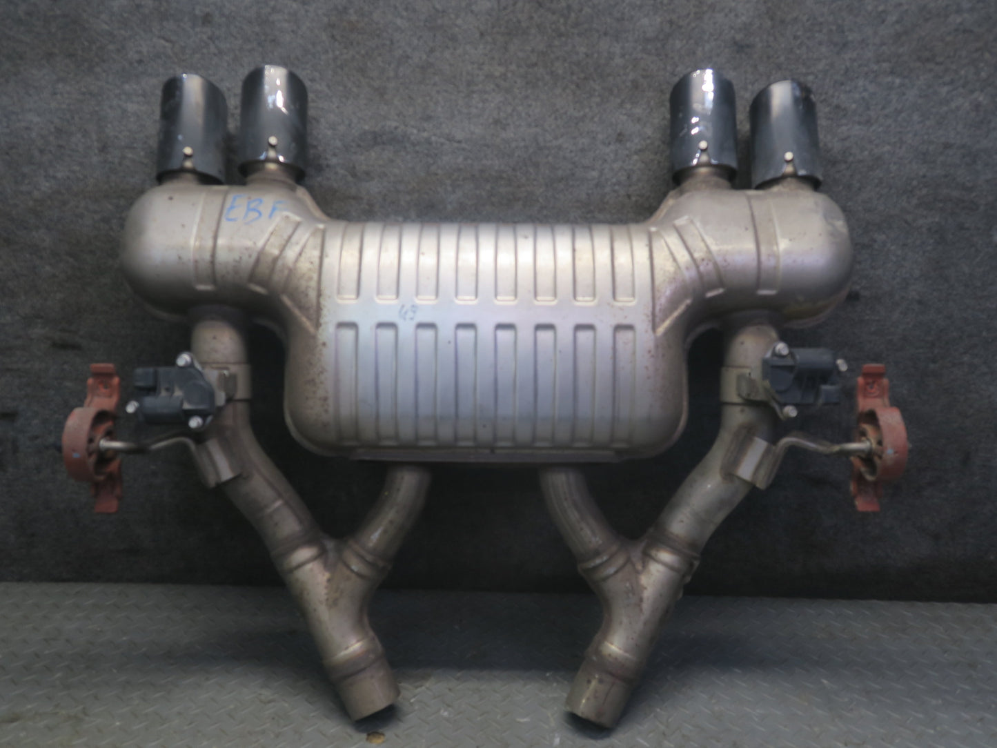 2015-2020 BMW F82 F83 M4 Rear Exhaust Muffler w Tips 7850084 Damaged