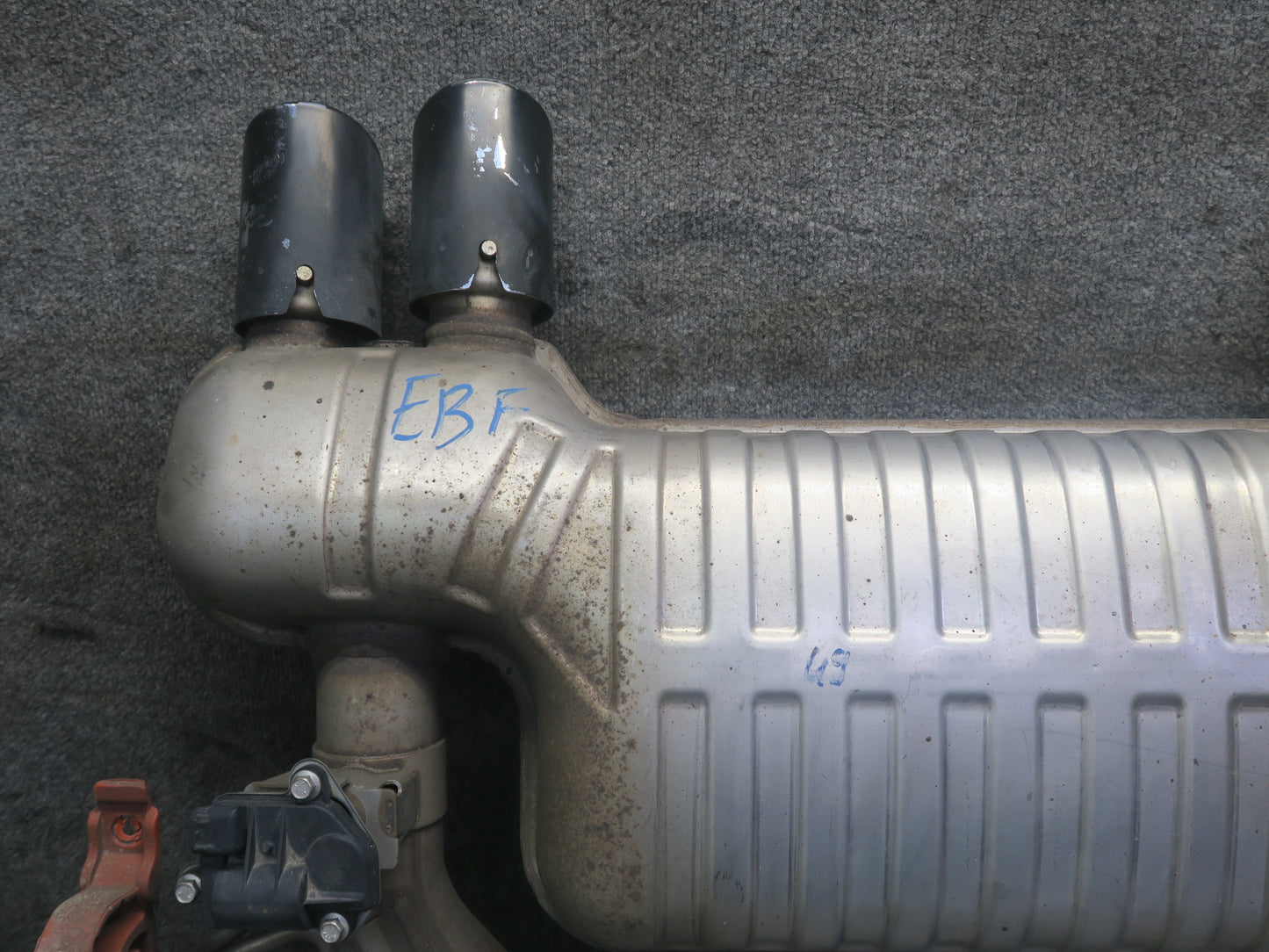 2015-2020 BMW F82 F83 M4 Rear Exhaust Muffler w Tips 7850084 Damaged