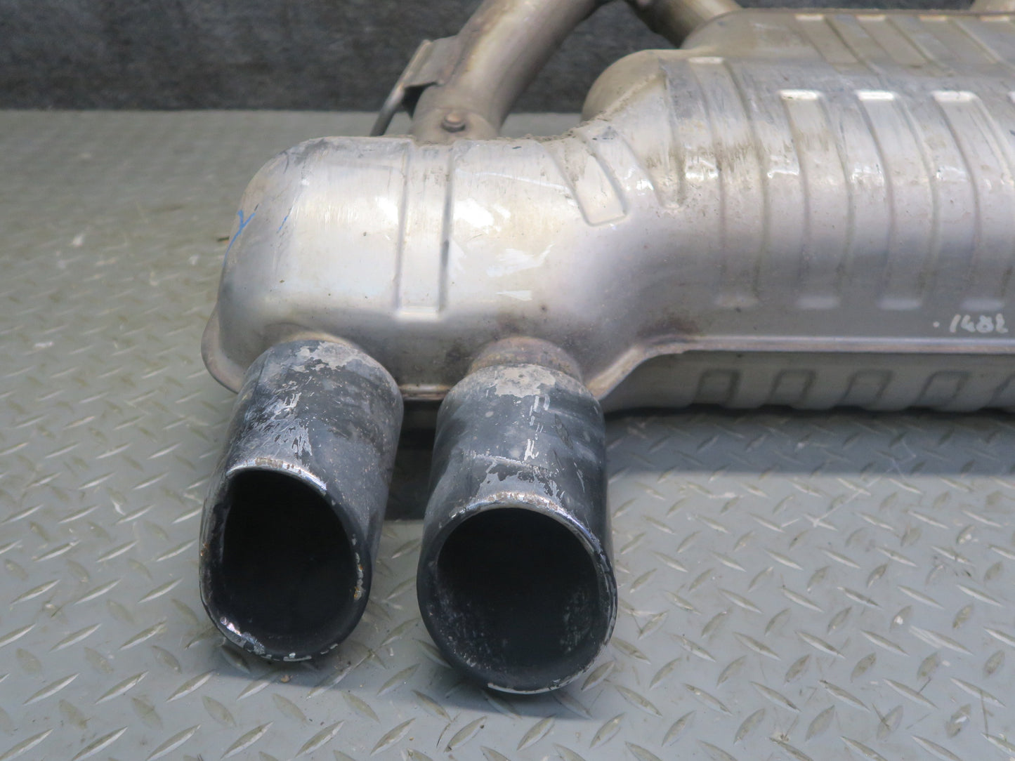 2015-2020 BMW F82 F83 M4 Rear Exhaust Muffler w Tips 7850084 Damaged