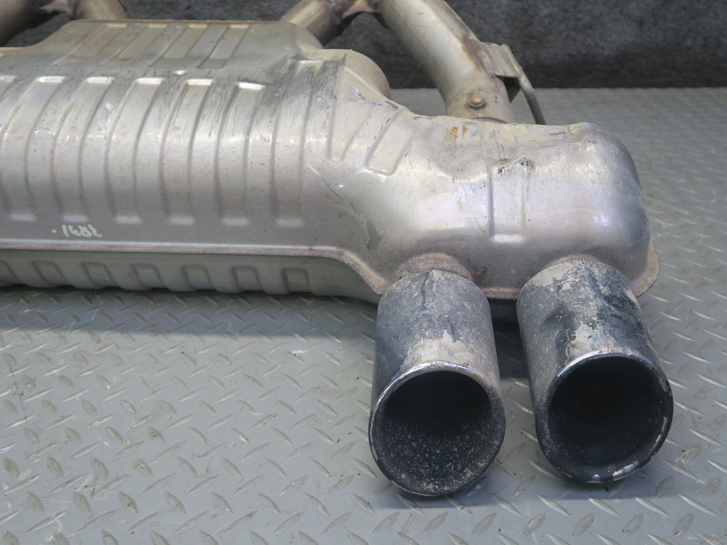 2015-2020 BMW F82 F83 M4 Rear Exhaust Muffler w Tips 7850084 Damaged