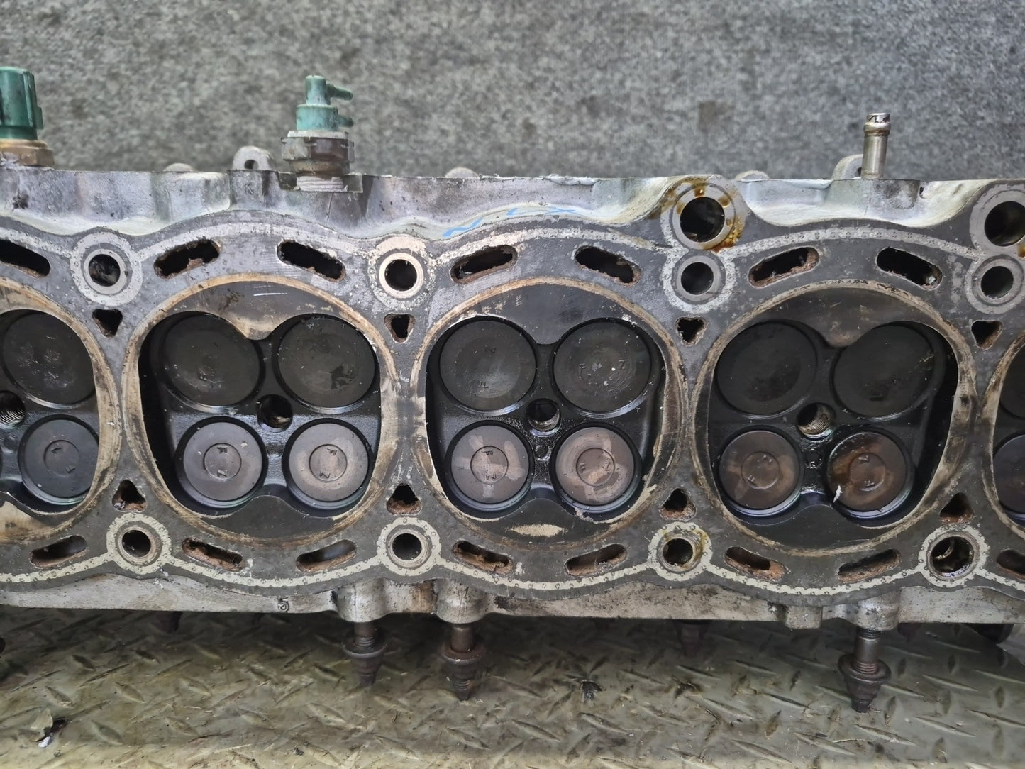 1996-1997 Lexus FZJ80L LX450 1FZFE Engine Cylinder Head w Camshafts