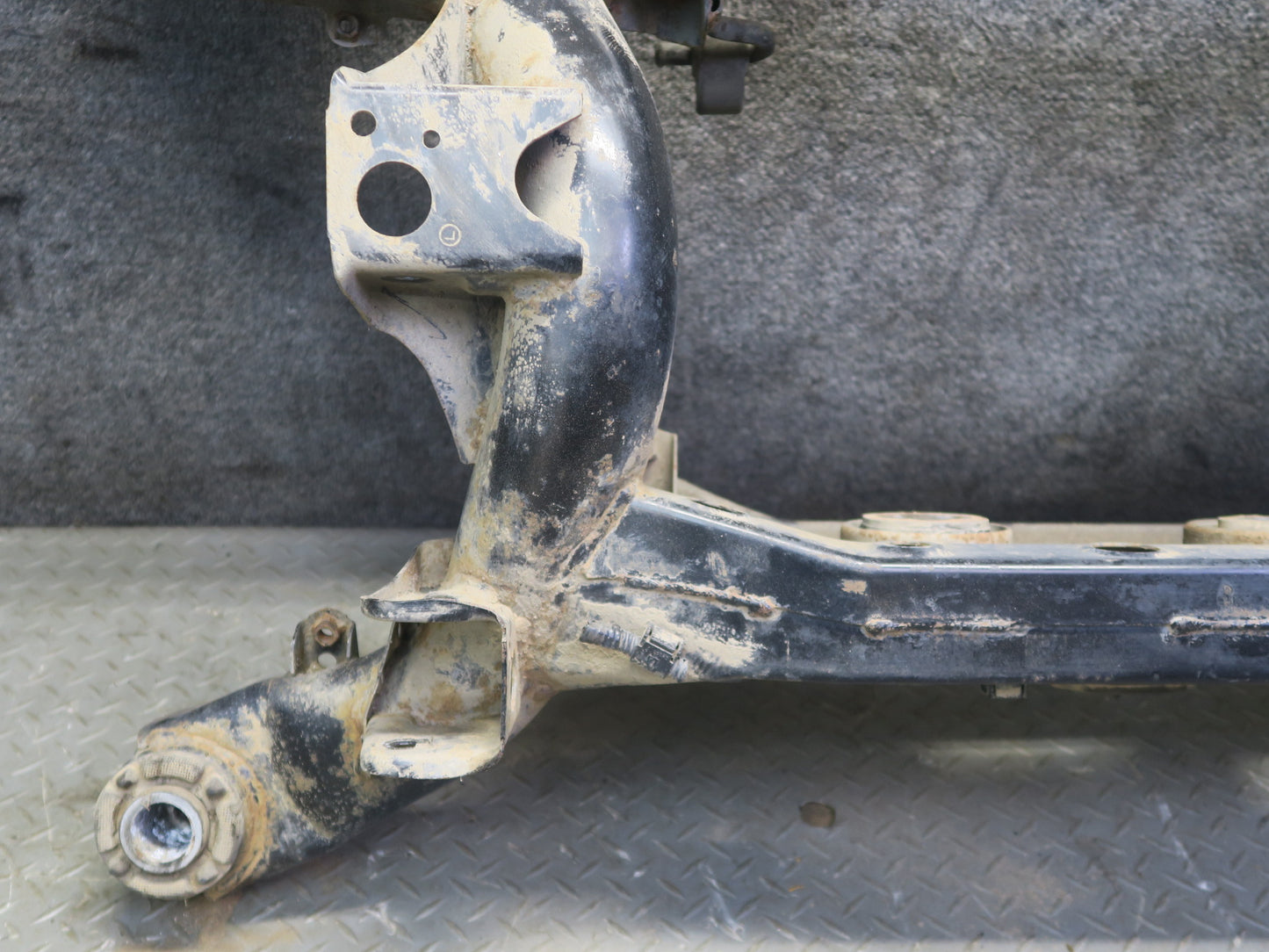 01-06 Lexus UCF30L LS430 Rear Suspension Subframe Crossmember Carrier 137K OEM