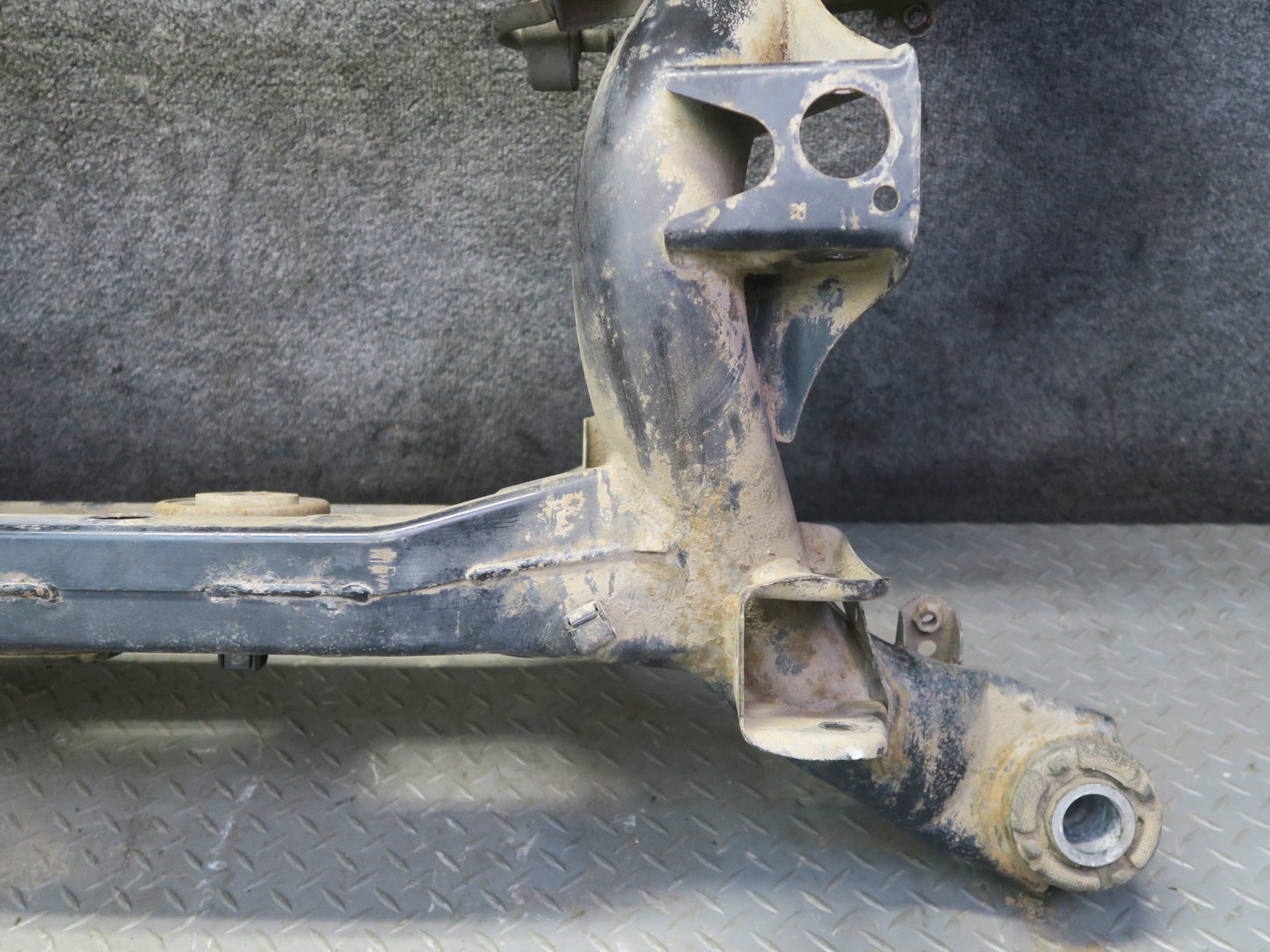 01-06 Lexus UCF30L LS430 Rear Suspension Subframe Crossmember Carrier 137K OEM