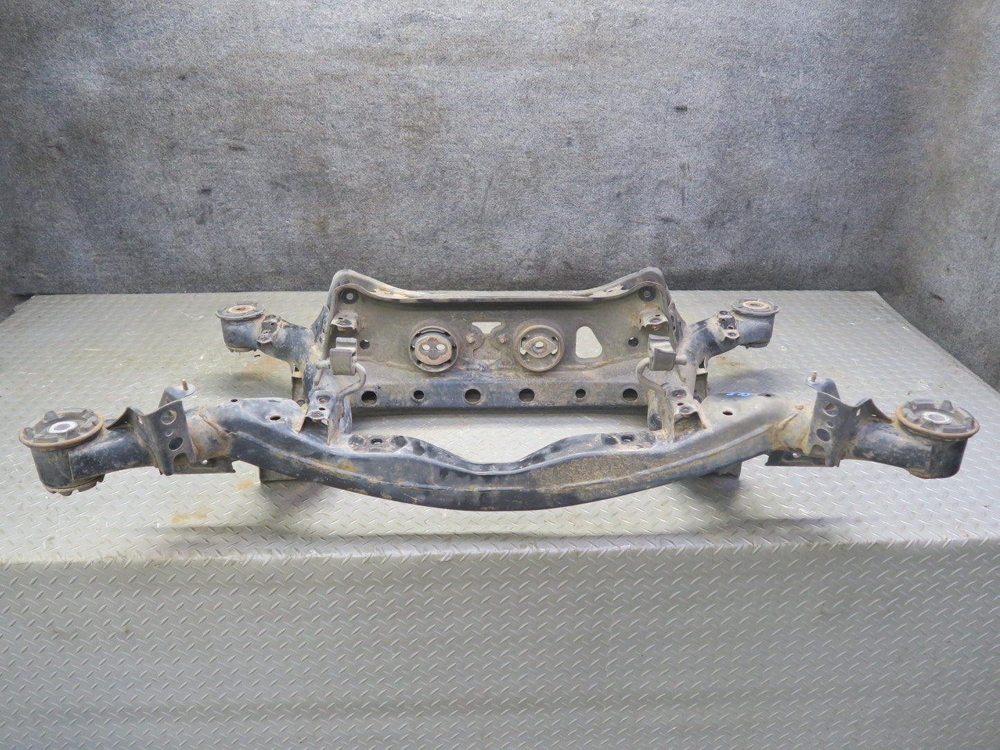 01-06 Lexus UCF30L LS430 Rear Suspension Subframe Crossmember Carrier 137K OEM
