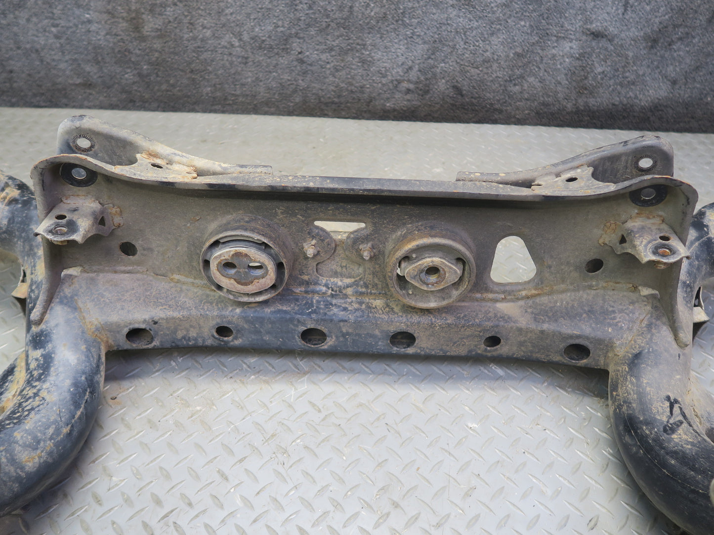 01-06 Lexus UCF30L LS430 Rear Suspension Subframe Crossmember Carrier 137K OEM
