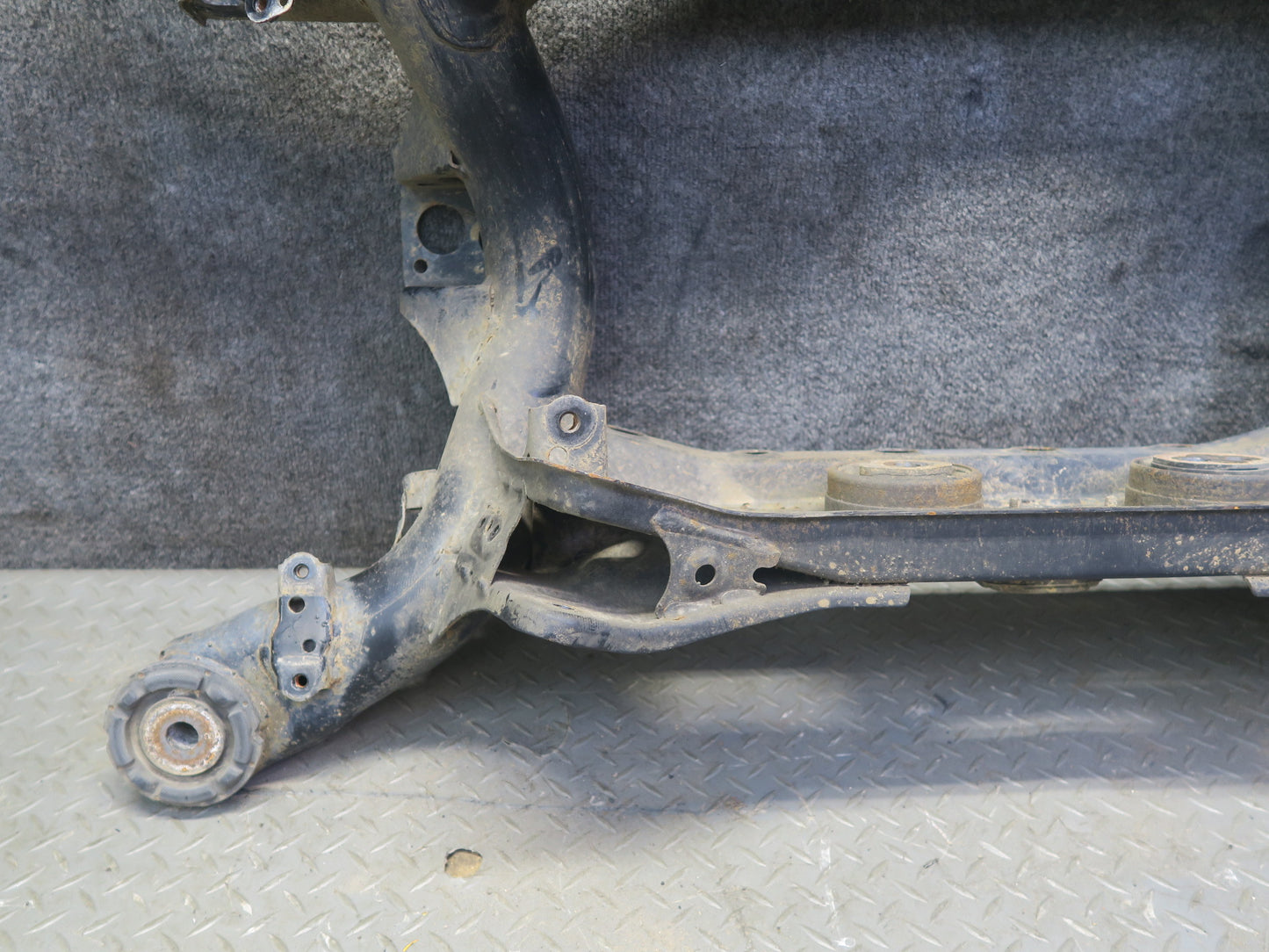 01-06 Lexus UCF30L LS430 Rear Suspension Subframe Crossmember Carrier 137K OEM