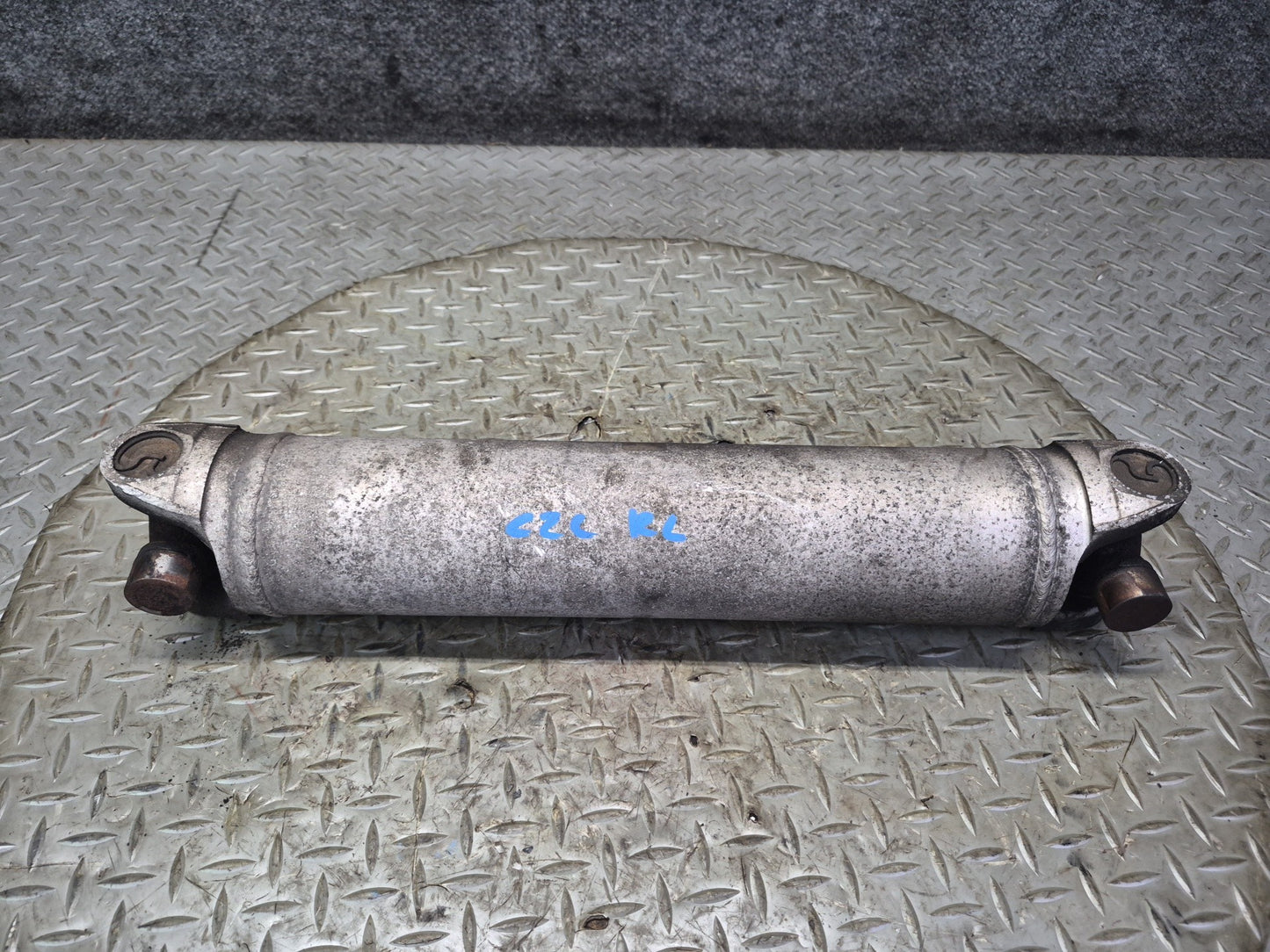 1992 Chevrolet Corvette C4 A/T Rear Left or Right Half Axle Shaft 10154277 OEM