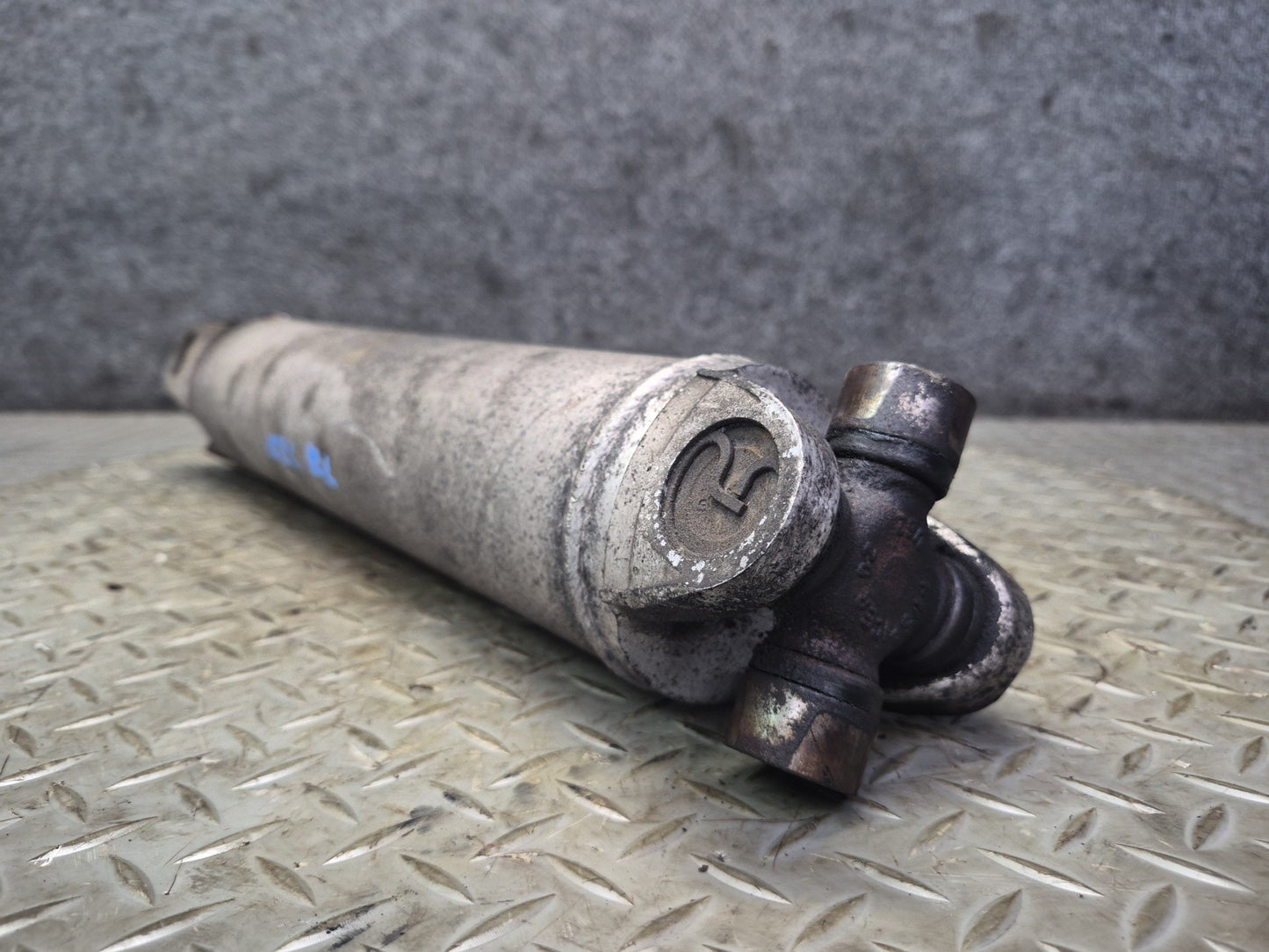 1992 Chevrolet Corvette C4 A/T Rear Left or Right Half Axle Shaft 10154277 OEM