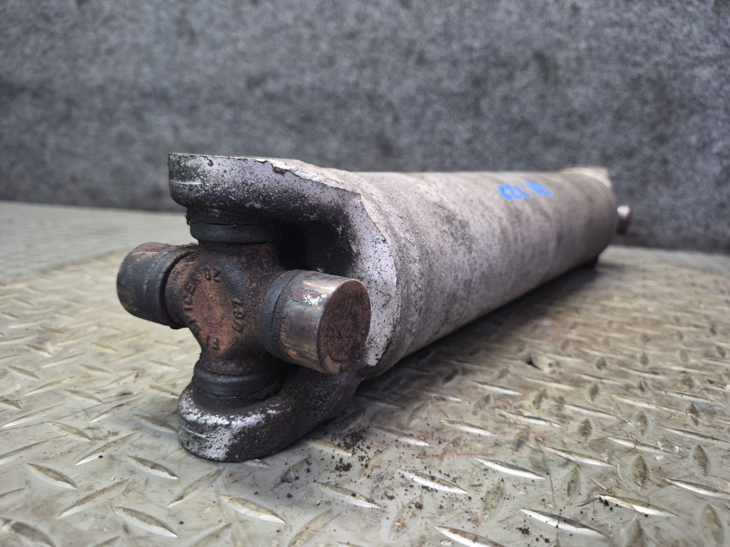1992 Chevrolet Corvette C4 A/T Rear Left or Right Half Axle Shaft 10154277 OEM