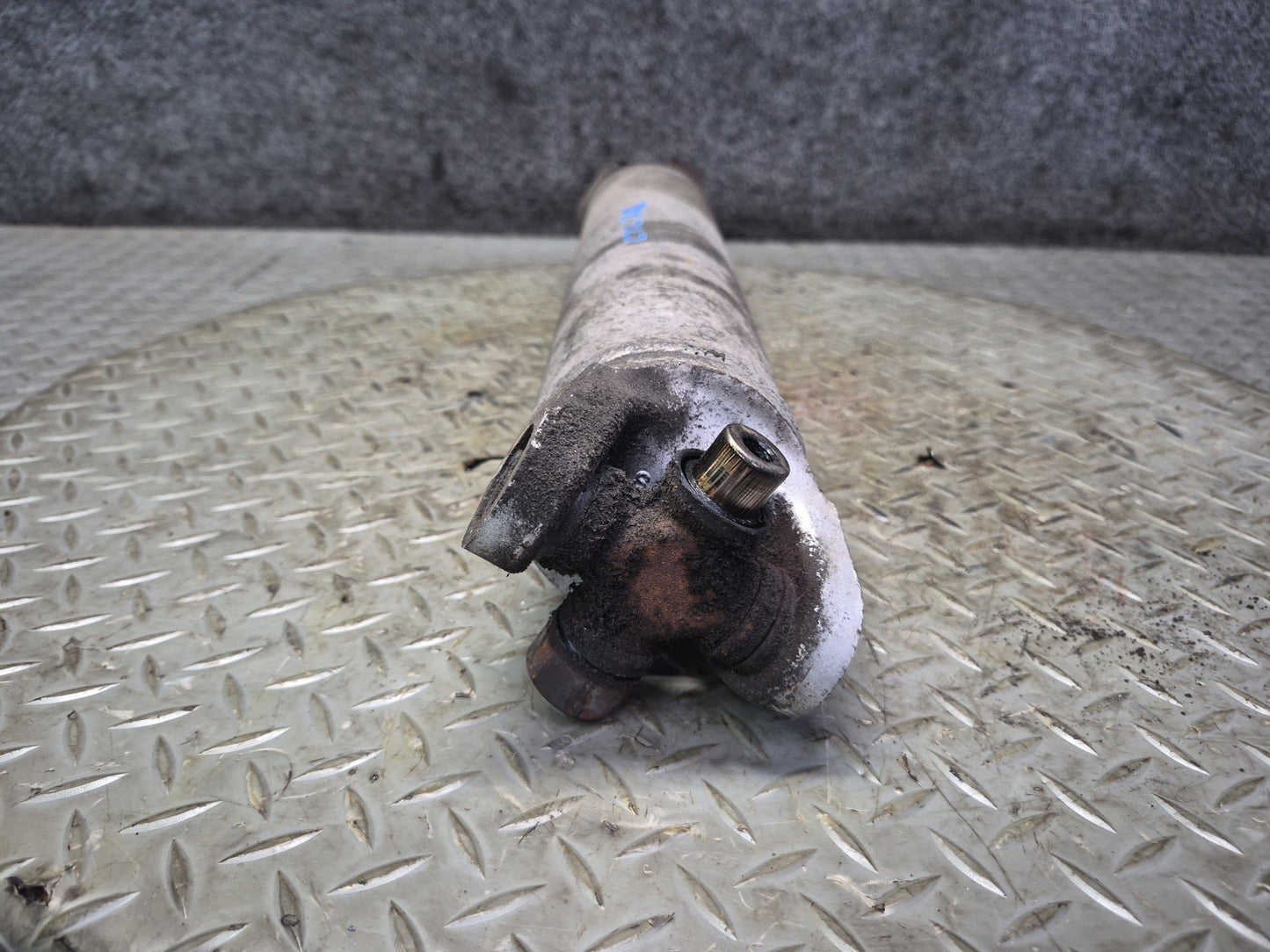 1992 Chevrolet Corvette C4 A/T Rear Left or Right Half Axle Shaft 10154277 OEM