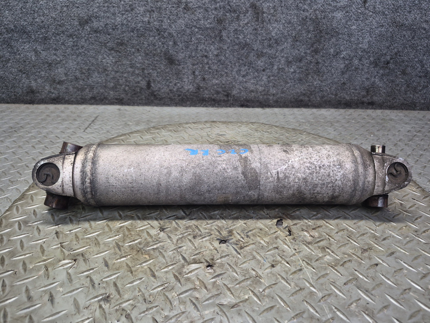 1992 Chevrolet Corvette C4 A/T Rear Left or Right Half Axle Shaft 10154277 OEM