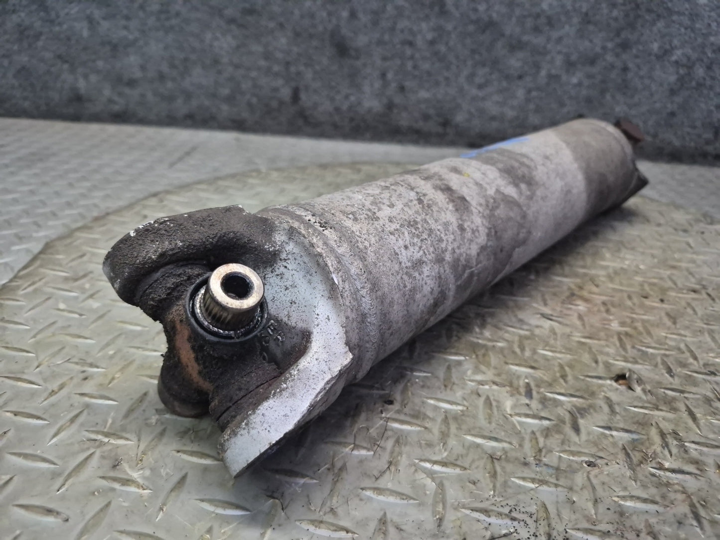 1992 Chevrolet Corvette C4 A/T Rear Left or Right Half Axle Shaft 10154277 OEM