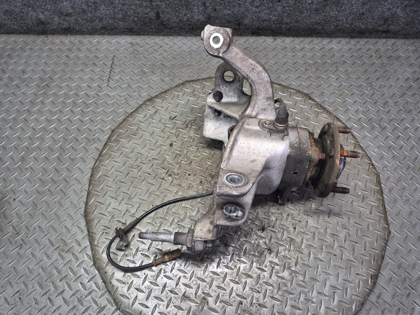 91-96 Chevrolet Corvette C4 Rear Right Spindle Knuckle Wheel Hub Bearing OEM