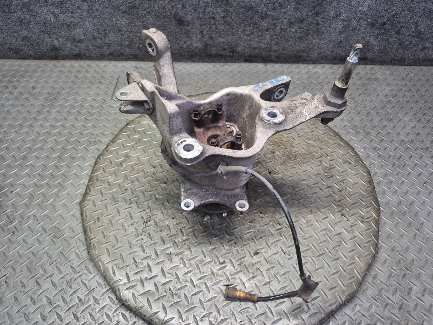 91-96 Chevrolet Corvette C4 Rear Right Spindle Knuckle Wheel Hub Bearing OEM