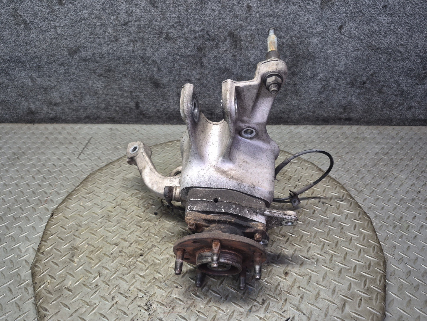 91-96 Chevrolet Corvette C4 Rear Left Spindle Knuckle Wheel Hub Bearing OEM