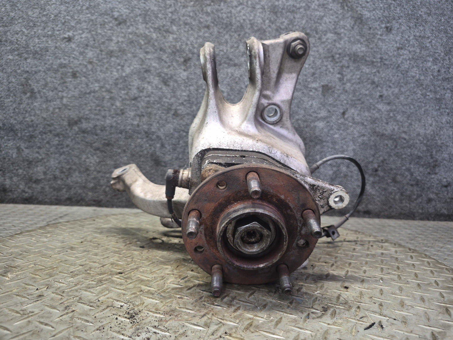 91-96 Chevrolet Corvette C4 Rear Left Spindle Knuckle Wheel Hub Bearing OEM
