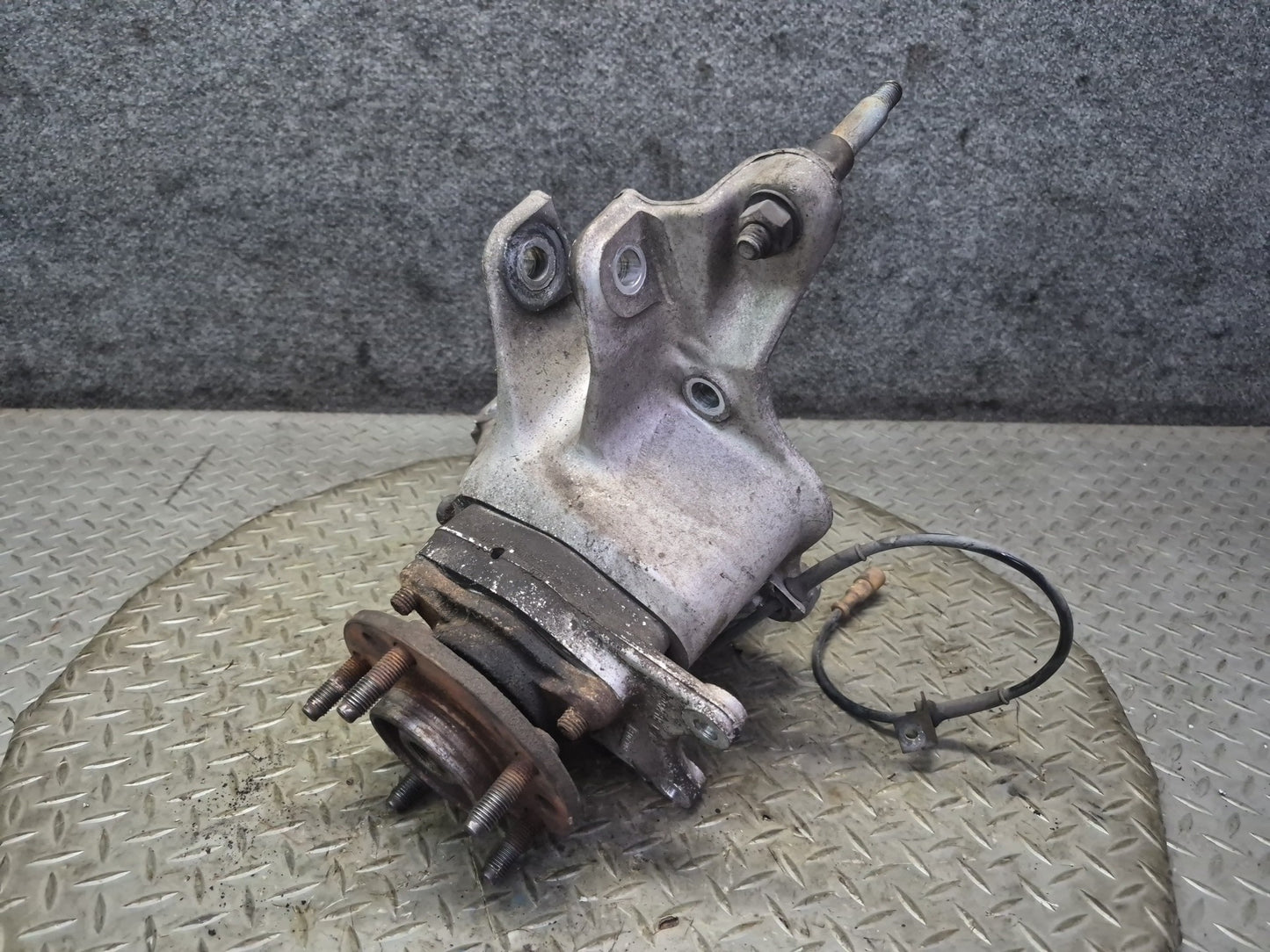 91-96 Chevrolet Corvette C4 Rear Left Spindle Knuckle Wheel Hub Bearing OEM