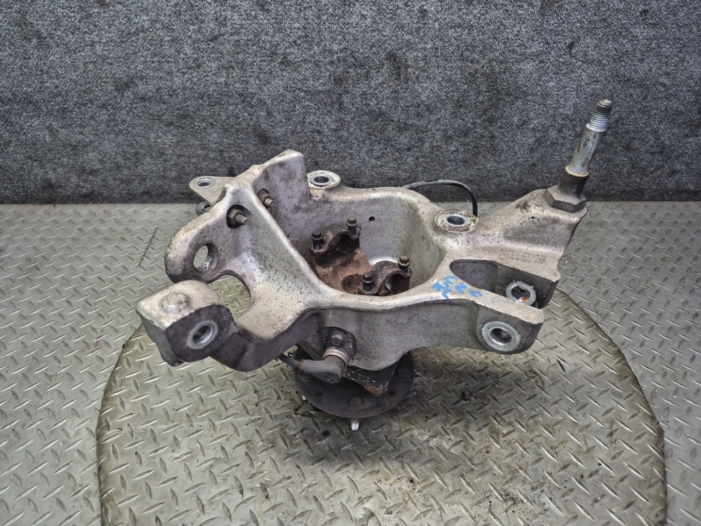 91-96 Chevrolet Corvette C4 Rear Left Spindle Knuckle Wheel Hub Bearing OEM