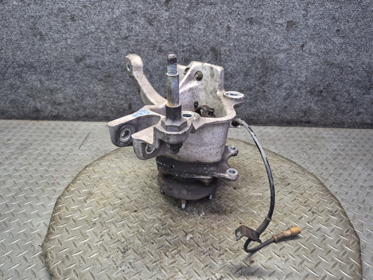 91-96 Chevrolet Corvette C4 Rear Left Spindle Knuckle Wheel Hub Bearing OEM