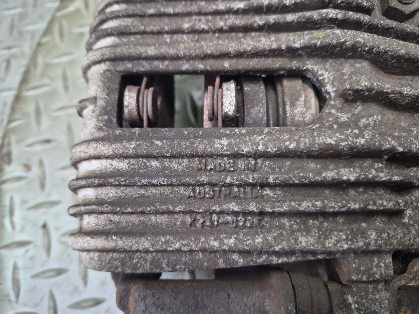 89-96 Chevrolet Corvette C4 Set of 2 Rear Left & Right Brake Caliper 81K OEM