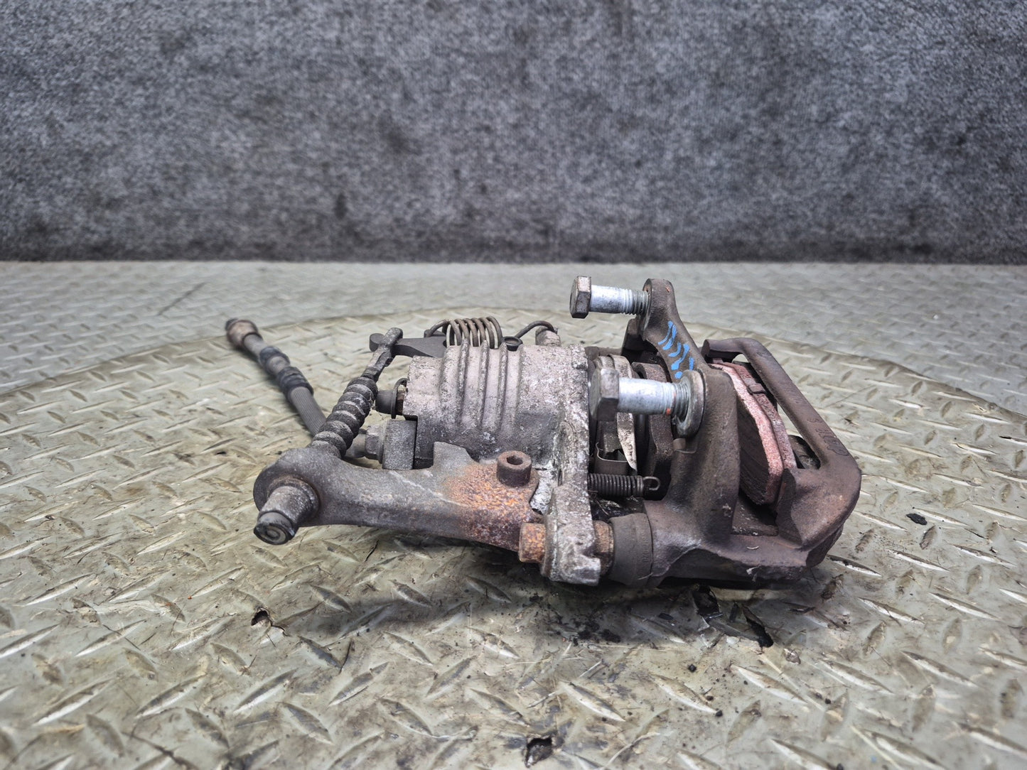 89-96 Chevrolet Corvette C4 Set of 2 Rear Left & Right Brake Caliper 81K OEM