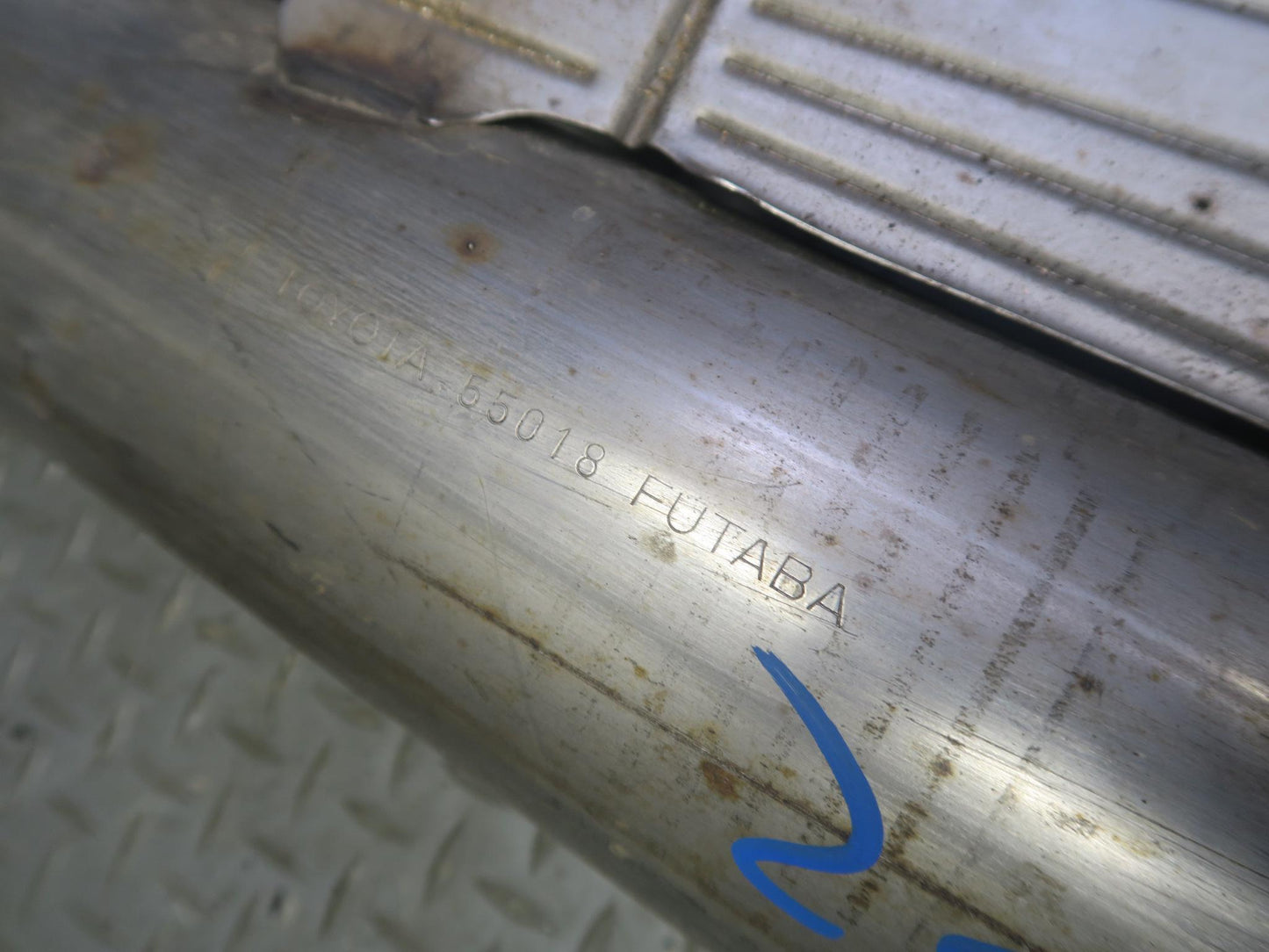 01-06 Lexus LS430 UCF30L Center Exhaust Pipe OEM