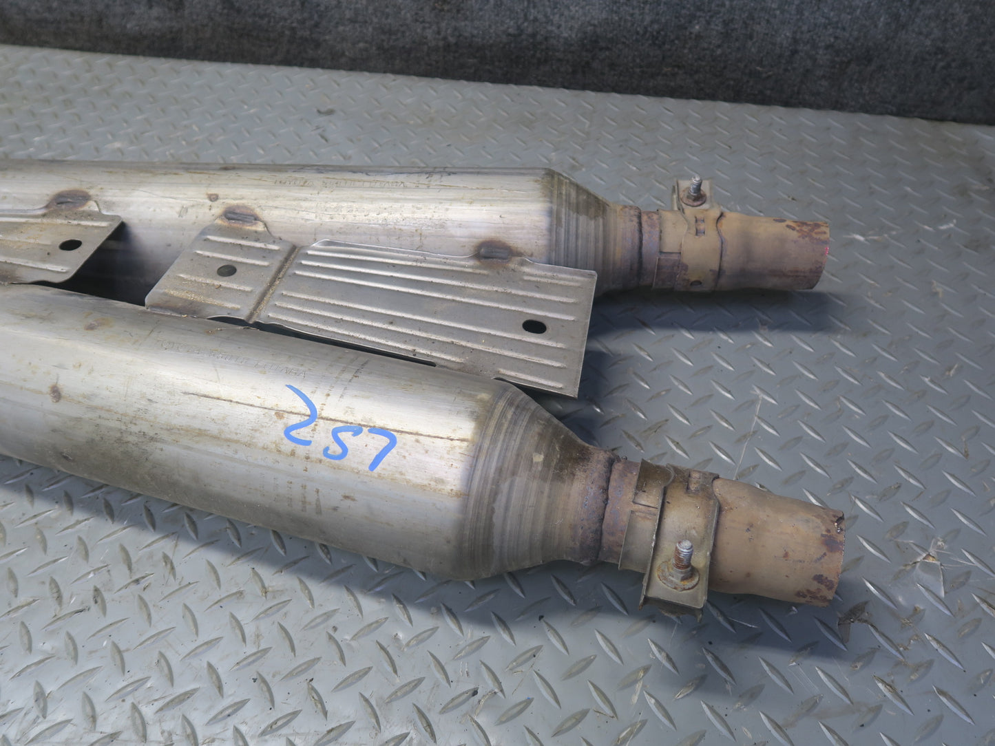 01-06 Lexus LS430 UCF30L Center Exhaust Pipe OEM