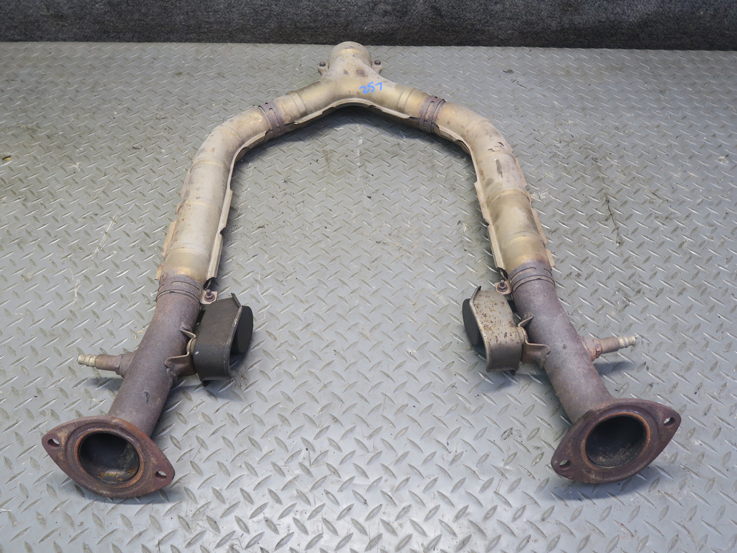 01-02 Lexus UCF30L LS430 Front Exhaust Y Pipe Line OEM