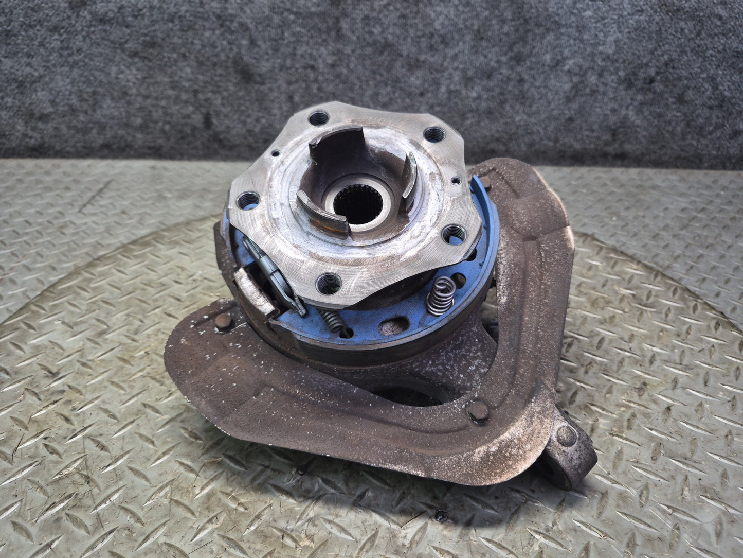 2005-2012 Porsche Boxster 987 RWD Rear Left Side Spindle Knuckle Wheel Hub