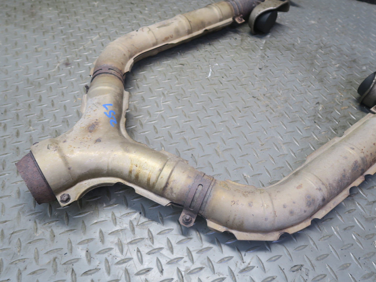 01-02 Lexus UCF30L LS430 Front Exhaust Y Pipe Line OEM