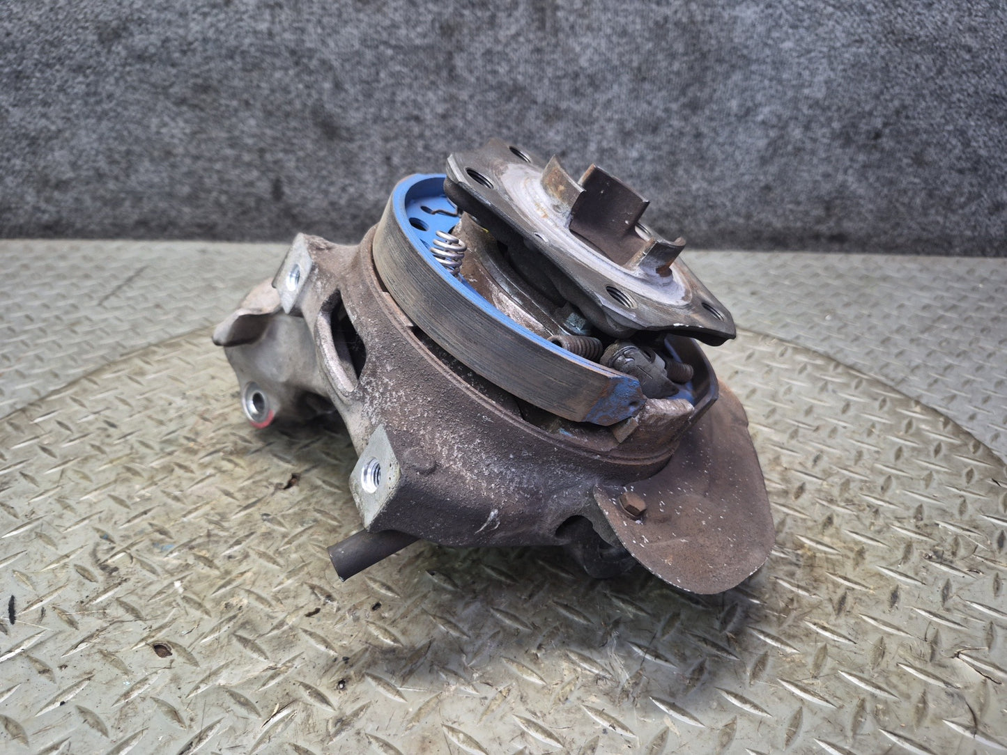 2005-2012 Porsche Boxster 987 RWD Rear Left Side Spindle Knuckle Wheel Hub