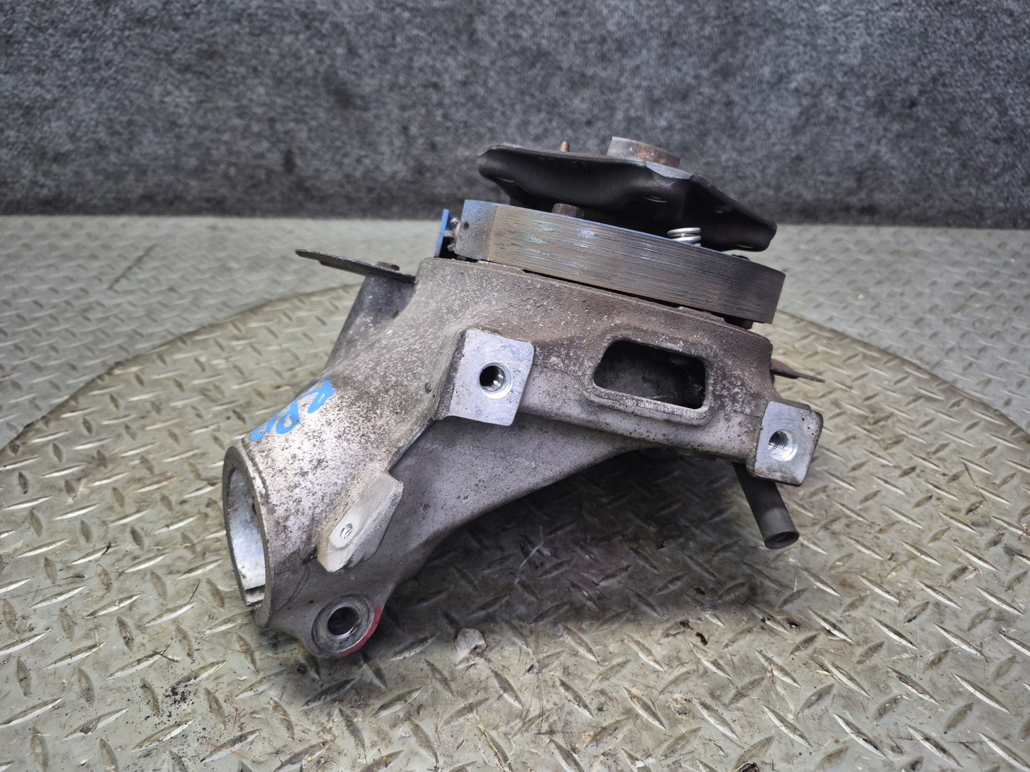2005-2012 Porsche Boxster 987 RWD Rear Left Side Spindle Knuckle Wheel Hub